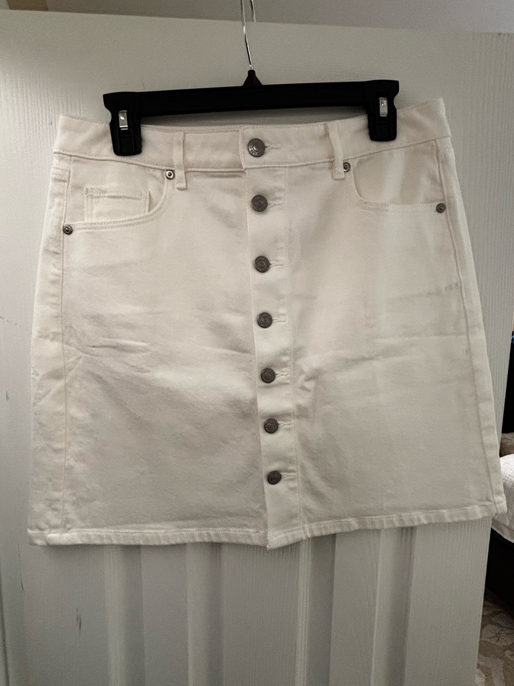 LOFT sz 8 ivory stretch denim skirt